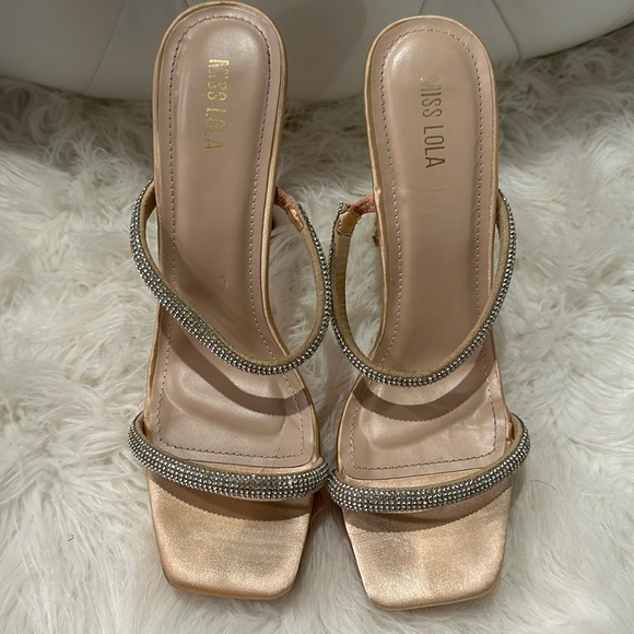 Nude Heels - Picture 1 of 2